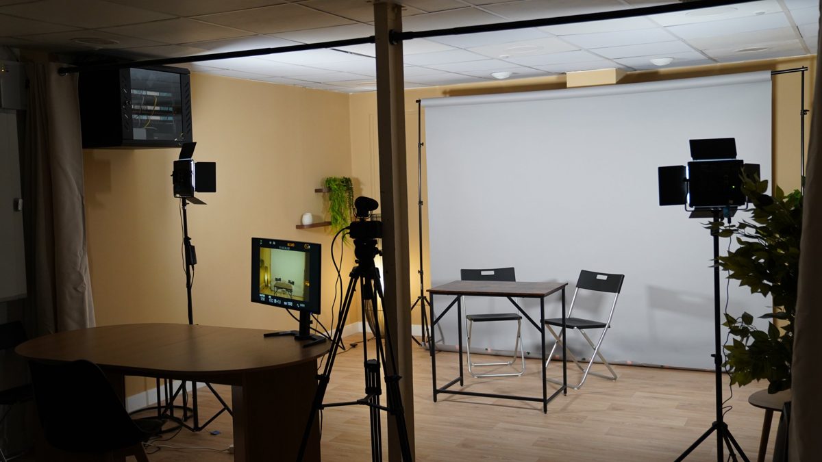 Le studio de tournage et son moniteur