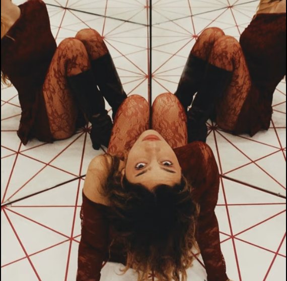 Image du clip de MaLou, « more »